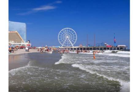 2Br 3Ba Ocean Front Condo On The Boardwalk Cozysuites Atlantic City Kültér fotó